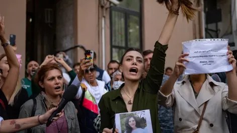 Suman 11 fallecidos en protestas por la muerte de una joven detenida por la policía de la moral