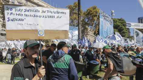 Con críticas al Gobierno, la CGT encabezó un acto en Plaza de Mayo: Profundicemos el conflicto