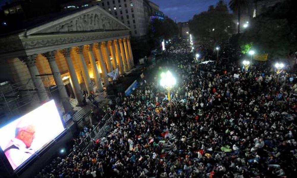 A las 3,30 enmudeció la plaza