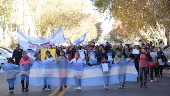 Quinto día de protesta docente: concentración en el Cívico y marcha por el centro