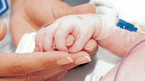 Santa Cruz: un bebé recién nacido dio positivo de Covid, está internado y en grave estado