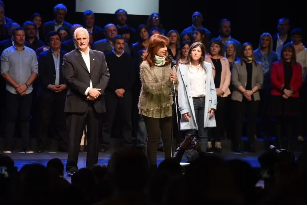 CFK: “No les pido que me voten a mí sino que voten en defensa propia”