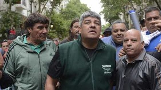 Camioneros acordó un aumento salarial de 30% más un bono