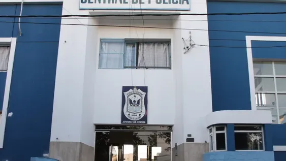 Arrebató una cartera y la policía lo vio: fue detenido tras una breve persecución