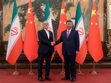 El presidente iraní Masoud Pezeshkian y su par chino Xi Jinping, durante una reunión en Pekín. (Archivo) El presidente iraní Masoud Pezeshkian y su par chino Xi Jinping, durante una reunión en Pekín. (Archivo)