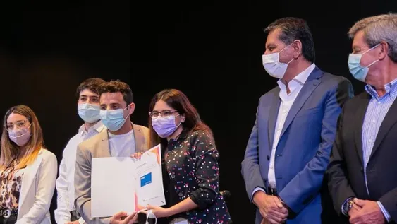 Doble ayuda para estudiantes