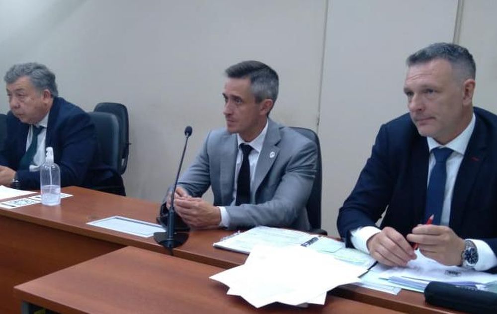 Recién después del baño de sangre, un juez ordenó al agresor no acercarse a la víctima