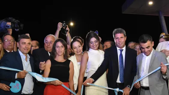 Una fiesta con doble apertura