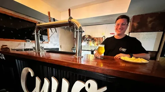 Llegó a San Juan detrás del sueño de hacer vino, la pandemia lo desvío del camino y hoy potencia su nueva pasión con identidad local