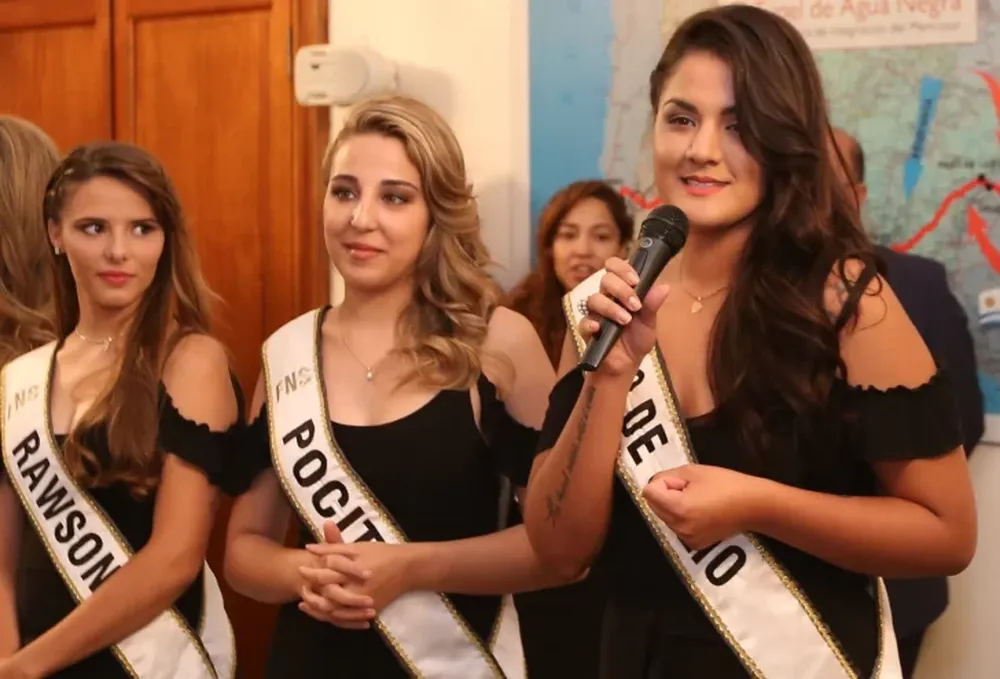 Las fotos del desayuno de las candidatas con el gobernador y con las soberanas salientes