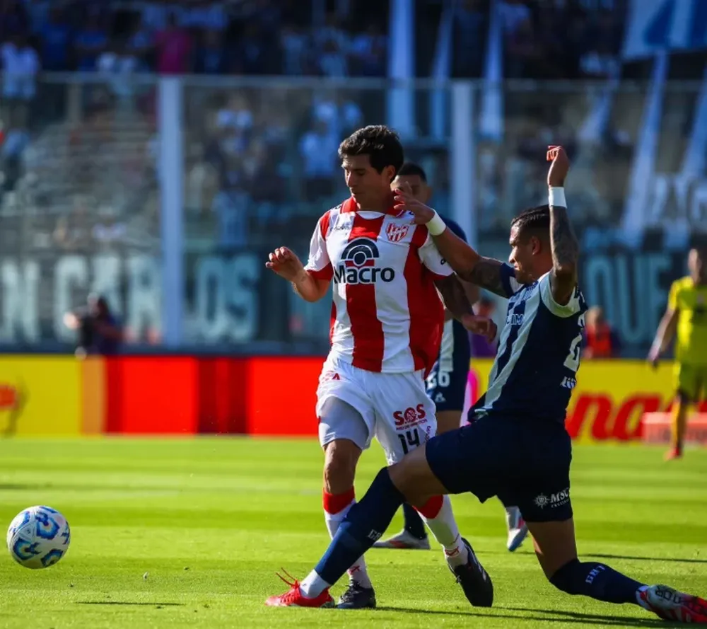 EPICO. Instituto tuvo resto al final y logró clasificar ganando el clásico.
