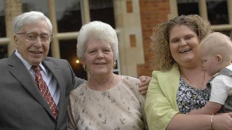Nobel para el padre del primer bebé de probeta