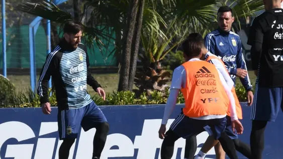 Sin arquero, Sampaoli paró su primer equipo en la previa del Mundial