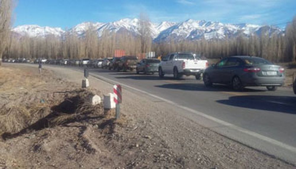 El paso a Chile por Mendoza está cortado, ahora por un piquete