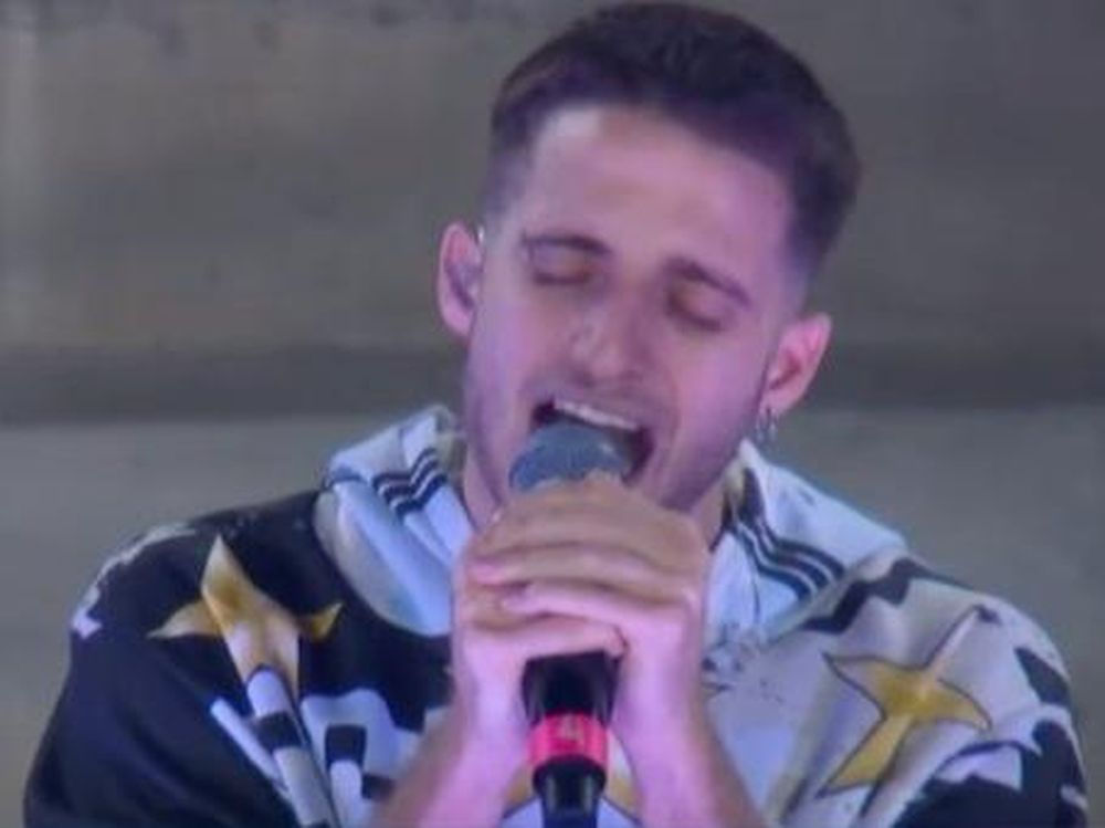 Emotiva presentación de Wos en el entretiempo