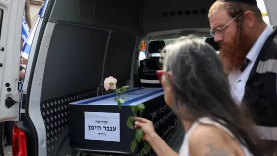 En medio de la tensión por el ingreso de ayuda humanitaria, Hamas entregó dos cuerpos de rehenes israelíes