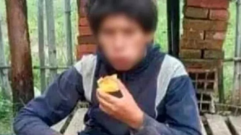 Conmoción por una familia que tenía encadenado en su casa a un chico de 15 años