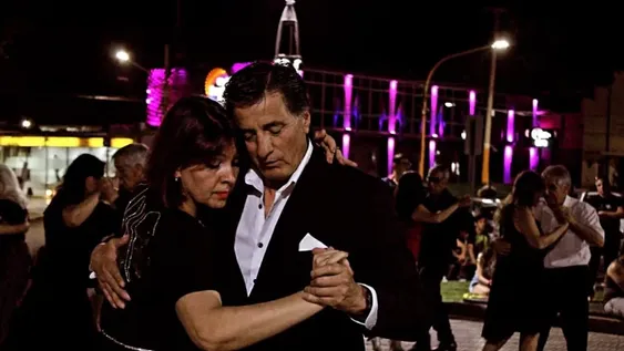 El tango y el folklore se apoderan de las plazas de tres departamentos con talleres gratuitos