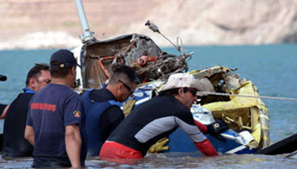 Tragedia aérea en Mendoza: rescatan el helicóptero, pero aún no hallan los cuerpos
