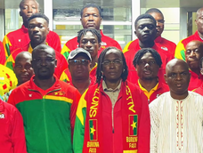 pese a la goleada sufrida ante argentina, los jugadores de burkina faso fueron recibidos con honores: un acto patriotico