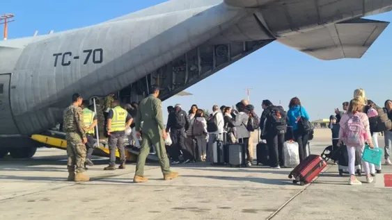 Un grupo de 49 argentinos salió de Israel