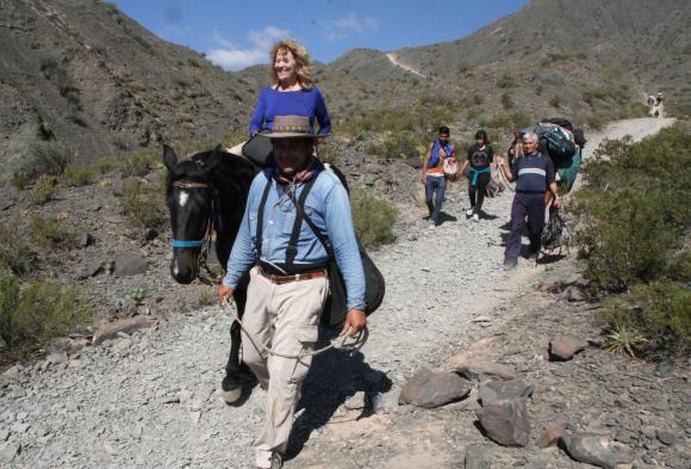 Buscan que se pueda subir en auto a las Sierras Azules