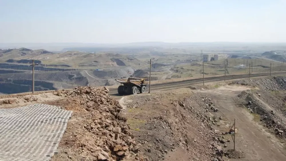 China, el mayor productor mundial de tierras raras, ajustó los controles la semana pasada, añadiendo nuevos elementos,  tecnología de refinado y un escrutinio adicional para los usuarios de semiconductores antes de las conversaciones previstas entre los presidentes Donald Trump y Xi Jinping.