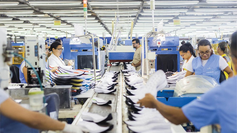 La industria del calzado advierte por el cierre de fábricas y la pérdida de miles de empleos en los últimos dos años.