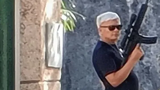 [VIDEOS] Un hombre disparó una carabina en plena calle e hirió a tres personas