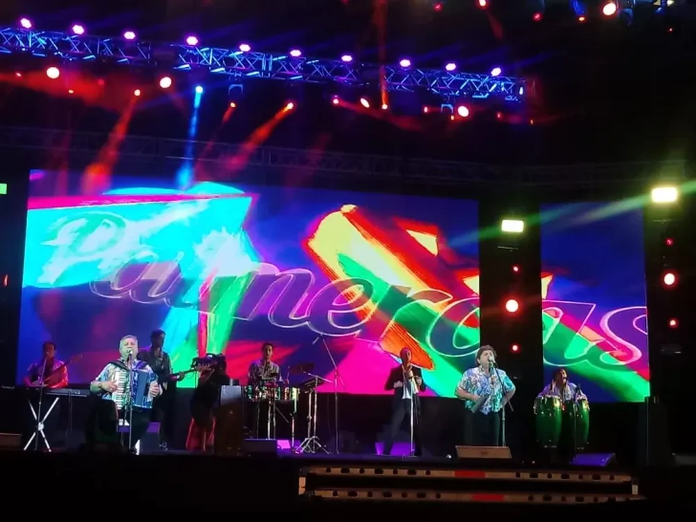 Los Palmeras bañaron de cumbia santafesina el Escenario del Sol