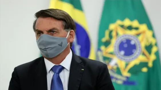 Bolsonaro redobla la apuesta y tilda a los periodistas de “cagones”
