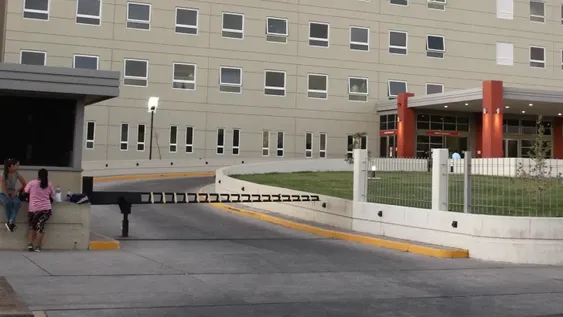 Una nena cruzaba la calle y fue atropellada por una camioneta