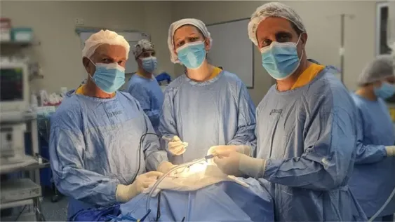 Equipo de expertos del Hospital Rawson.