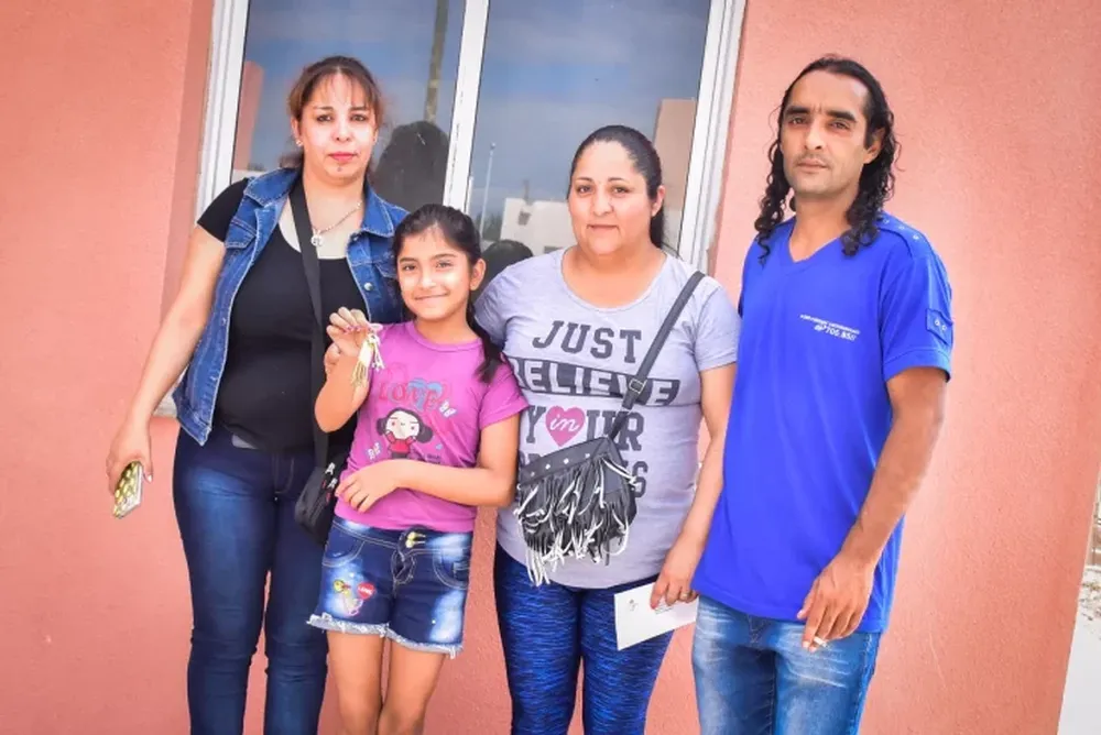 Más de 40 familias recibieron su nueva vivienda
