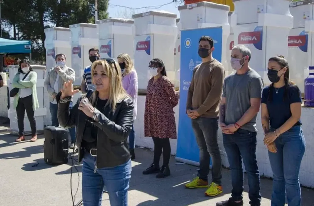 La oposición denuncia el regalo de cocinas y heladeras por votos