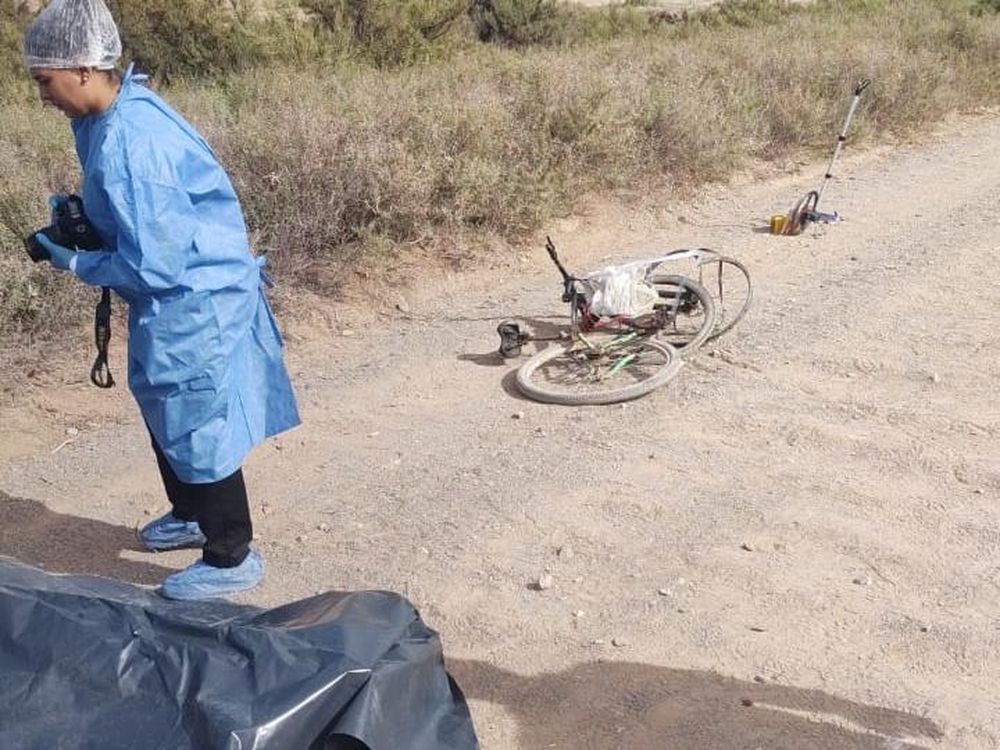 Un ciclista chocó con una moto y perdió la vida