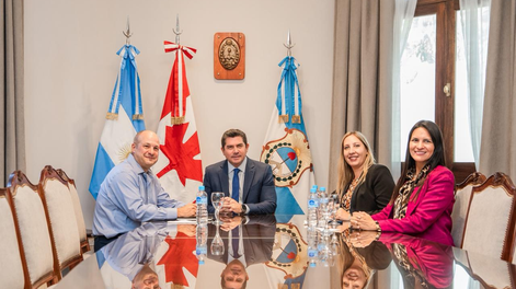 El gobernador Marcelo Orrego junto al embajador de Canadá en la República Argentina, S.E. Stewart Ross Wheeler.