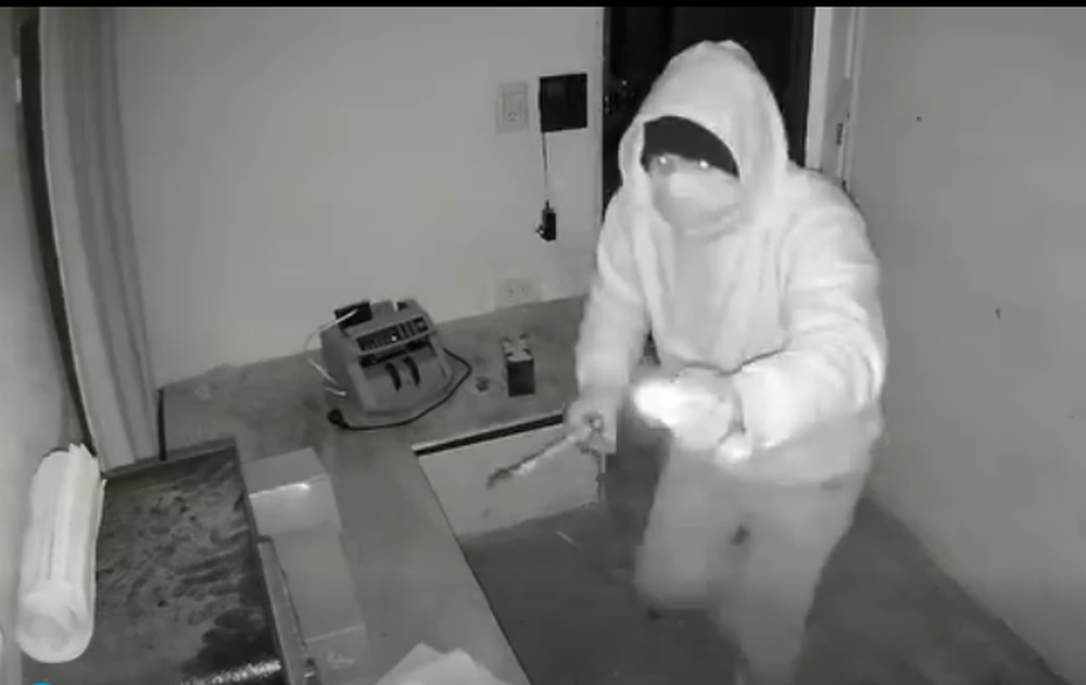 Cortez quedó registrado por las cámaras de seguridad. Foto captura video.&nbsp;