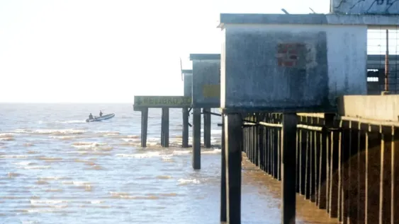 Encontraron un cuerpo carbonizado en la costa del Río de la Plata