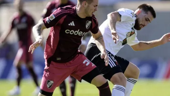 DURO. El esquema del Deportivo Riestra fue problema sin solución para River que no pudo estirar su racha ganadora en el Apertura.