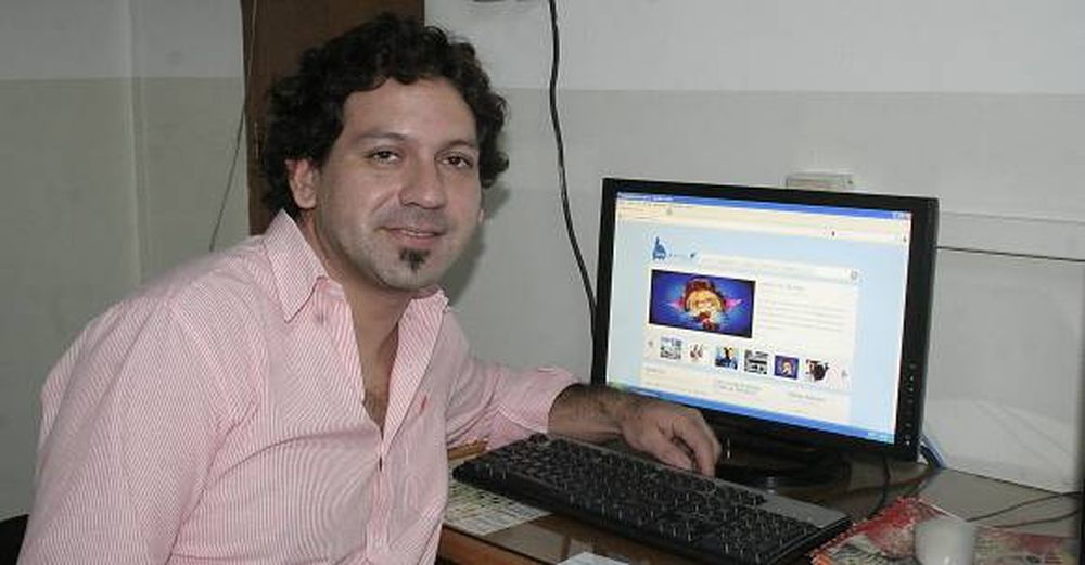 El peluquero que creó la web literaria sanjuanina