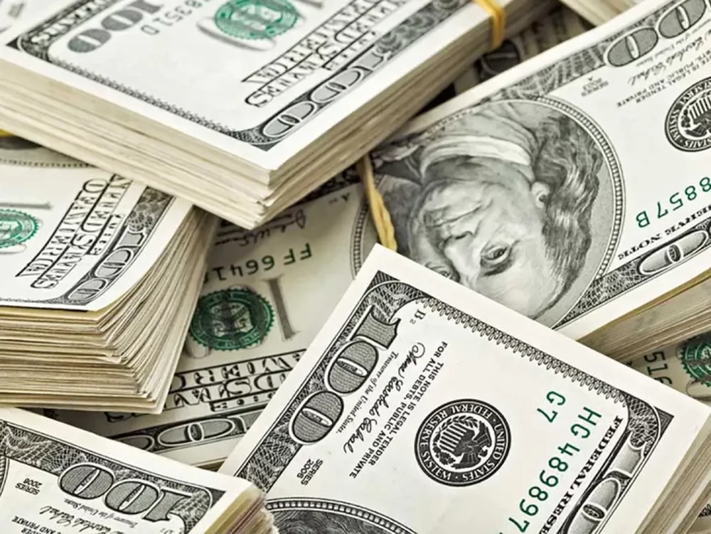 Bajó la cotización del dólar blue: operó a $725 en la city porteña y $755 en San Juan