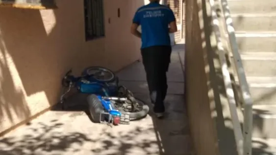 Le pegó un ladrillazo en la cabeza a un hombre para robarle la moto: detenido en pocas horas