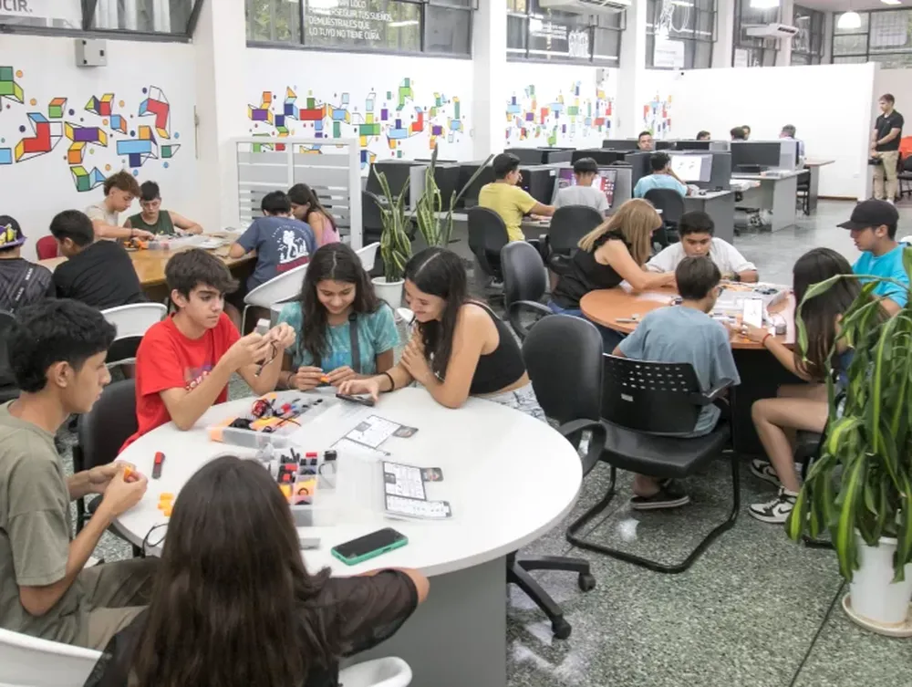 INICIO. El verano pasado se dictó el primer taller gratuito de robótica para que los chicos se acercaran a la tecnología.