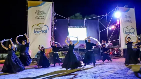 Danzas, música, canto, artesanías y gastronomía regional conforman esta propuesta que goza de gran convocatoria