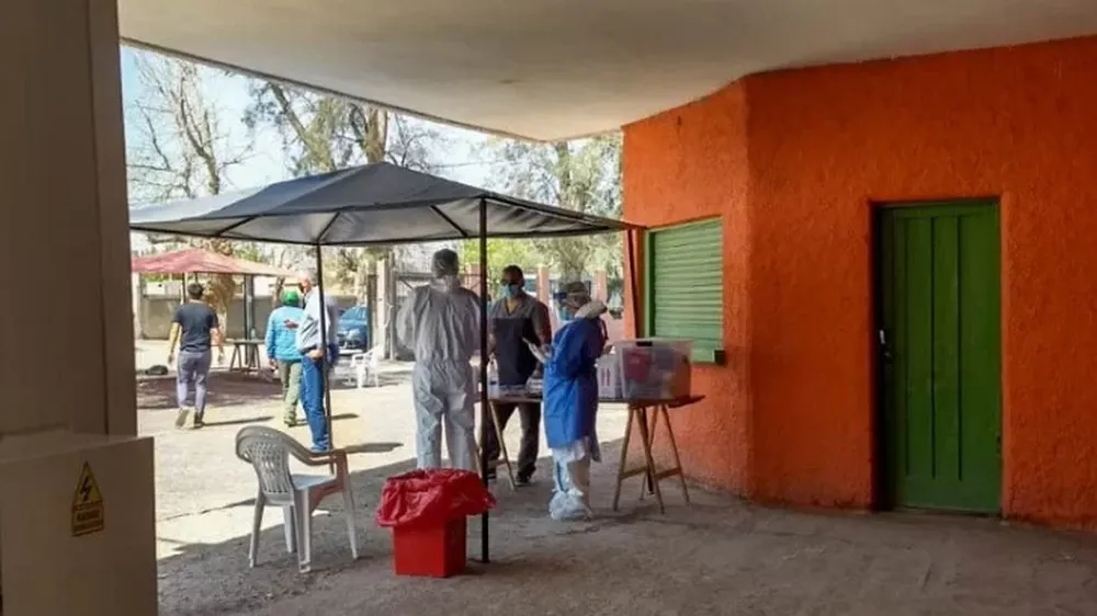 Dicen que hay un “pico” de contagios en 25 de Mayo y se lo atribuyen al Día de la Madre