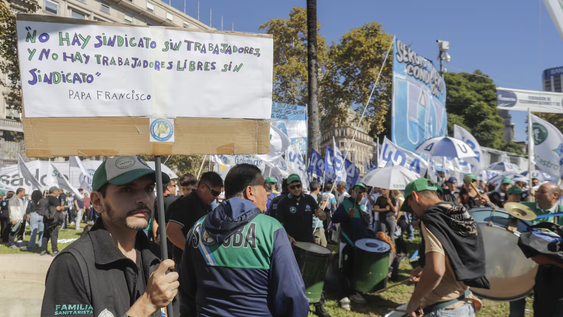 Con críticas al Gobierno, la CGT encabezó un acto en Plaza de Mayo: Profundicemos el conflicto