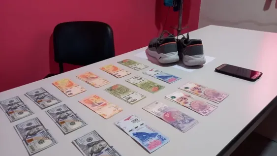 Denunció que le robaron 5.000 dólares y la policía le recuperó el 10%