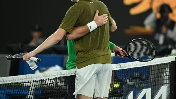 Novak Djokovic derrotó a Jannik Sinner y jugará la final del Abierto de Australia ante Carlos Alcaraz