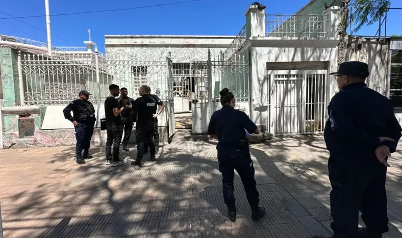 La Policía detuvo a 20 personas en una gresca que comenzó como un ajuste de cuentas: secuestraron un arma de fuego